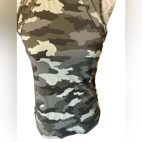 Authentic LULULEMON SCULPT TANK, CAMO CRISPIN GREEN/OLIVE - Picture 2 of 8